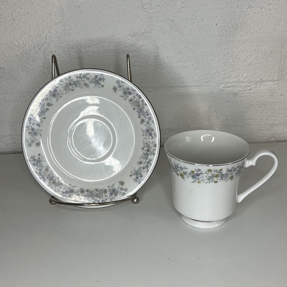 O657 Elegance by Dynasty China 2pc Footed Cup and Saucer Set - Picture 2 of 5